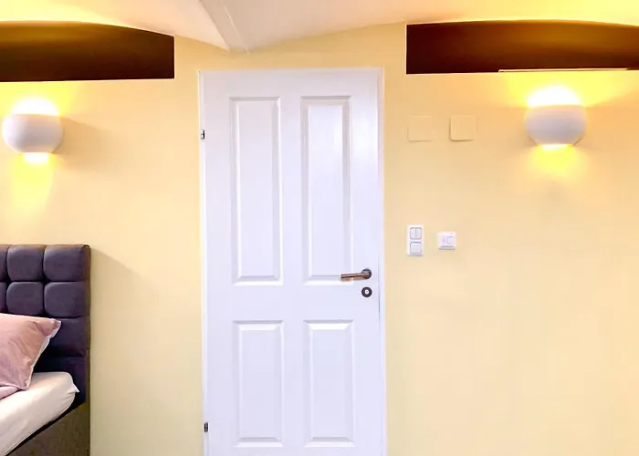Centrally Located Included Netflix *